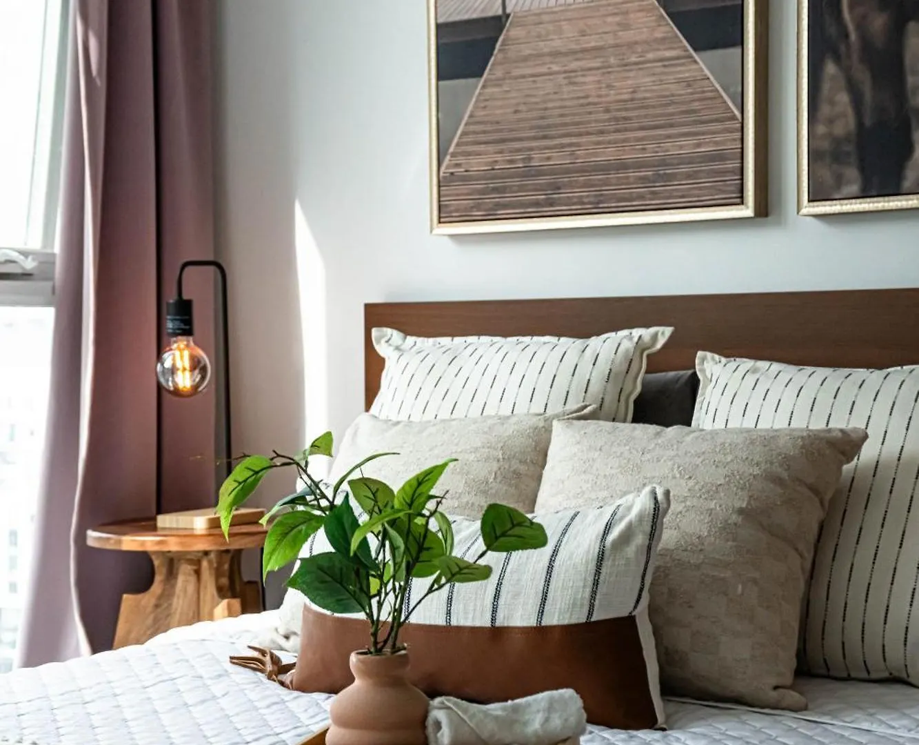 The Hideaway Hub Apartment Toronto