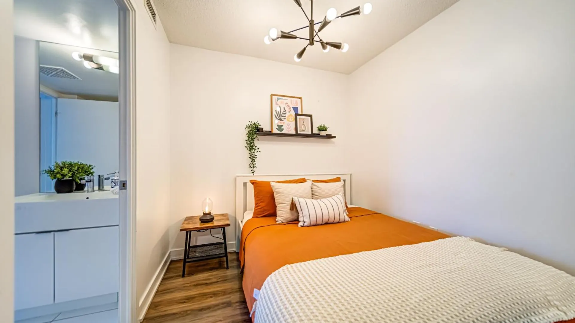 The Hideaway Hub Apartment Toronto