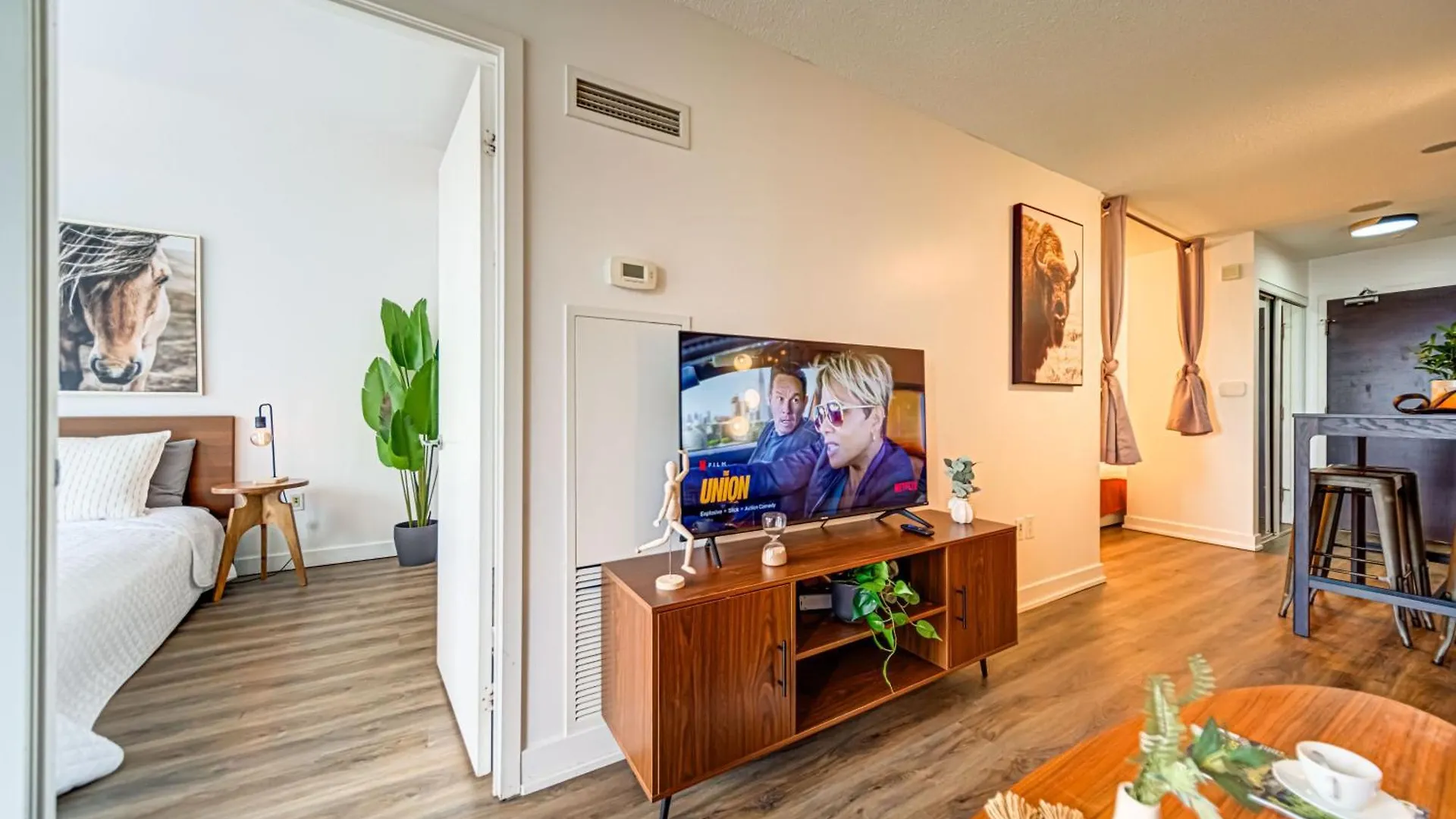 The Hideaway Hub Apartment Toronto