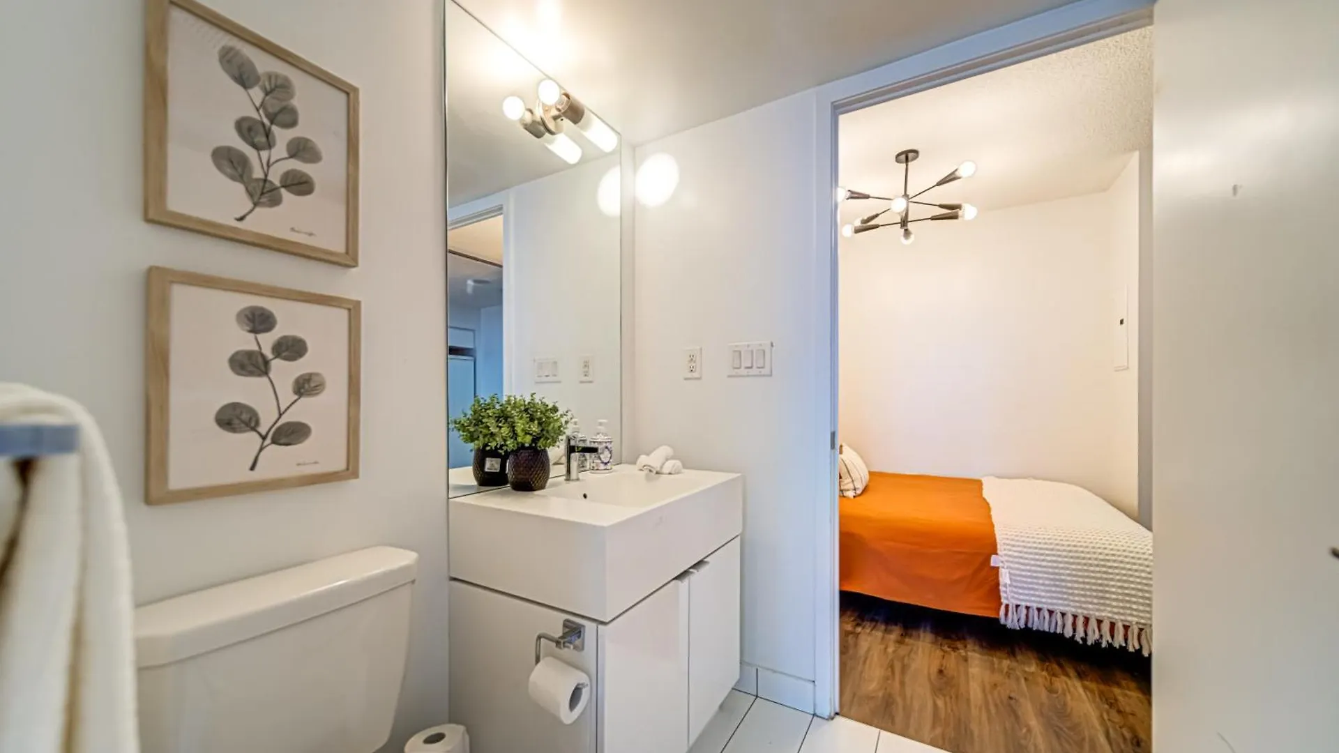 The Hideaway Hub Apartment Toronto