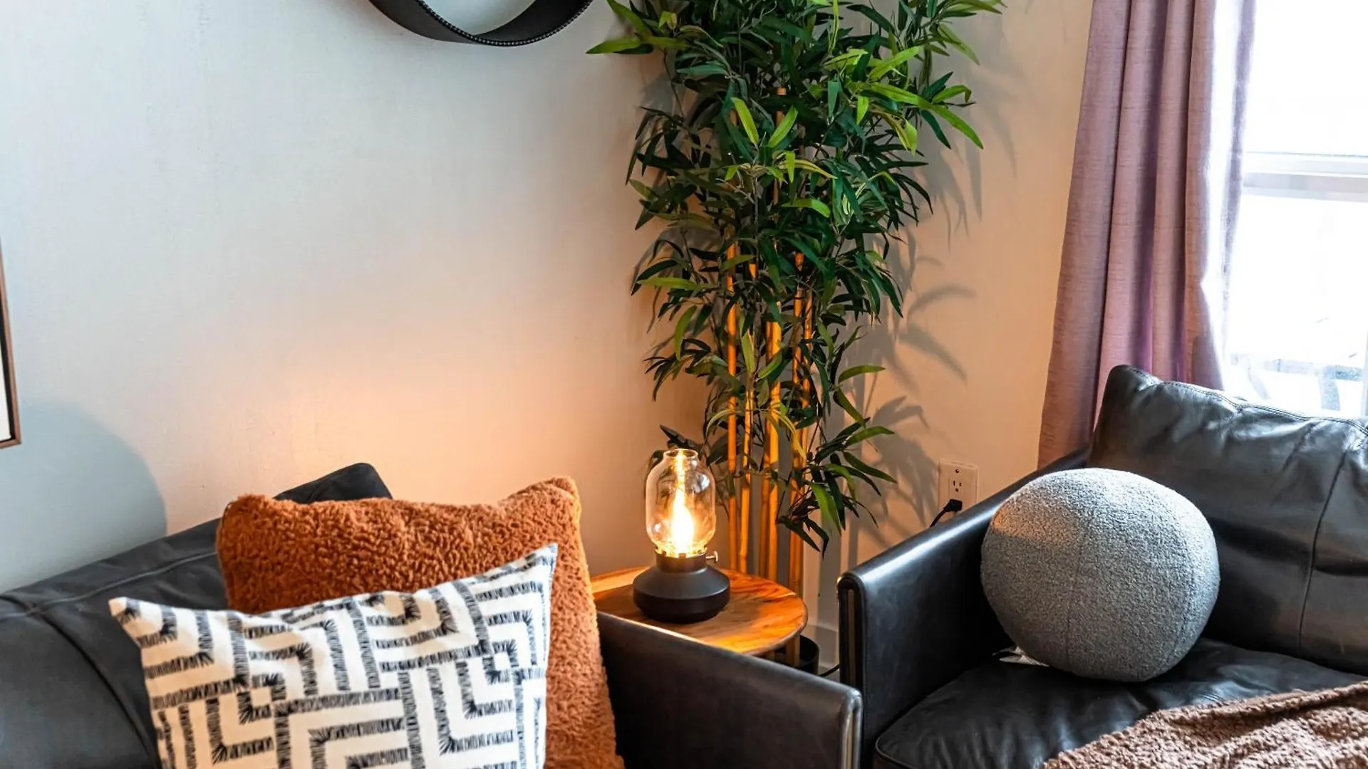 The Hideaway Hub Apartment Toronto
