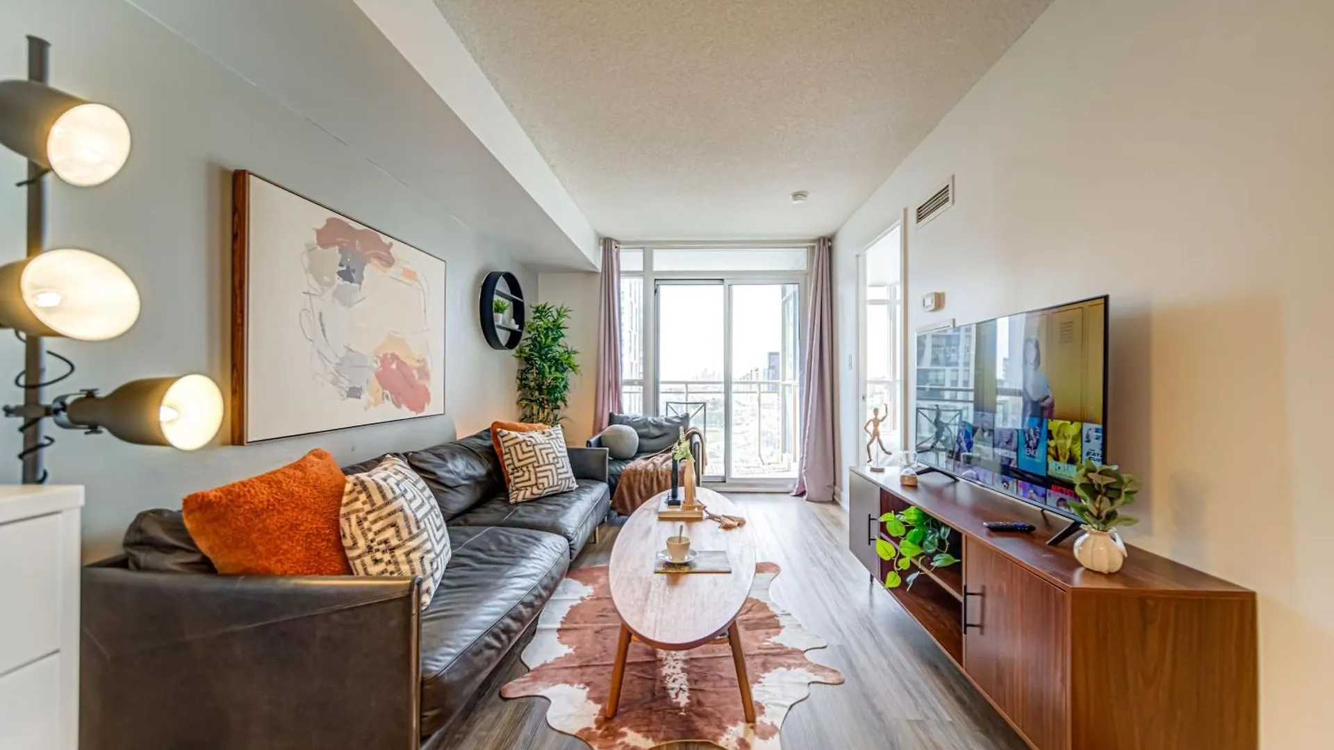 The Hideaway Hub Apartment Toronto